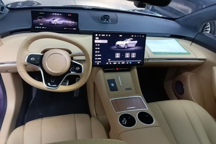 Used Hima Luxeed R7 2024 All-Electric 667 km Max Center Console