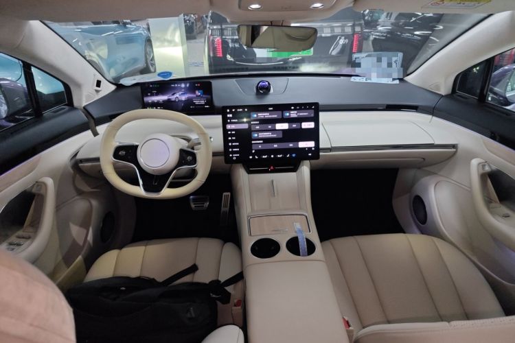 Used Hima Luxeed R7 2024 All-Electric 667 km Max Center Console