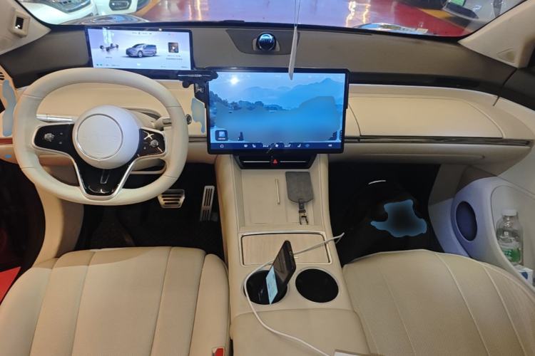 Used Hima Luxeed R7 2024 All-Electric 802 km Max Center Console