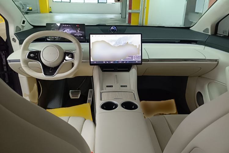 Used Hima Luxeed R7 2024 All-Electric 736 km Ultra Center Console