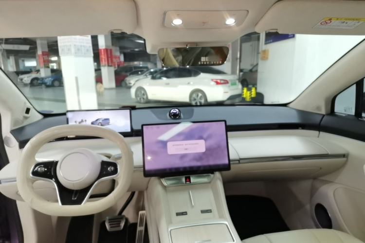 Used Hima Luxeed R7 2024 All-Electric 802 km Max Center Console