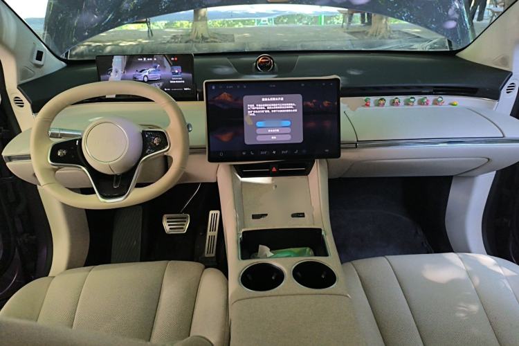 Used Hima Luxeed R7 2024 All-Electric 802 km Max Center Console