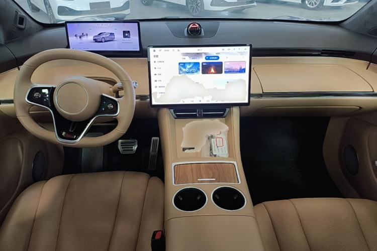 Used Hima Luxeed R7 2024 All-Electric 802 km Max Center Console