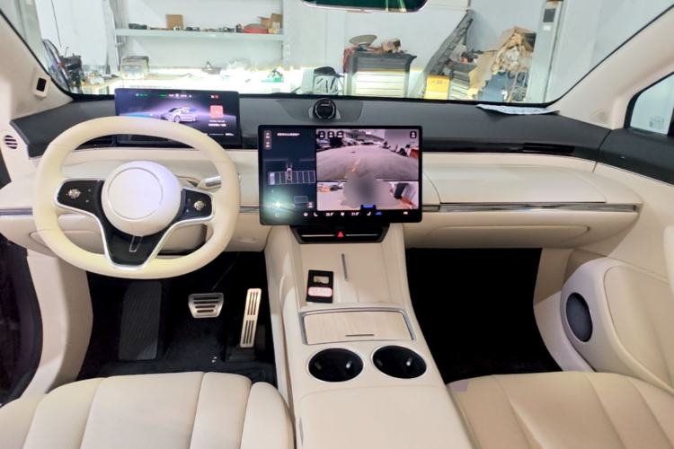 Used Hima Luxeed R7 2024 All-Electric 736 km Ultra Center Console