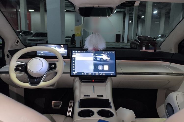 Used Hima Luxeed R7 2024 All-Electric 802 km Max Center Console