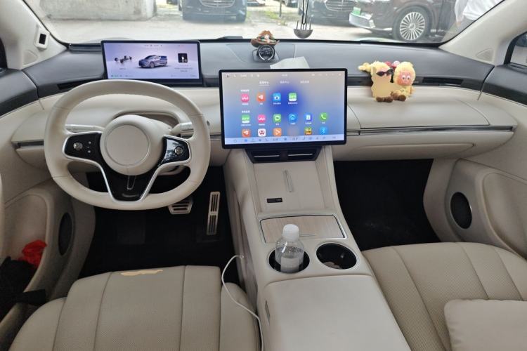 Used Hima Luxeed R7 2024 All-Electric 802 km Max Center Console