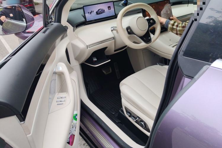 Used Hima Luxeed R7 2024 All-Electric 667 km Max Driver Seat