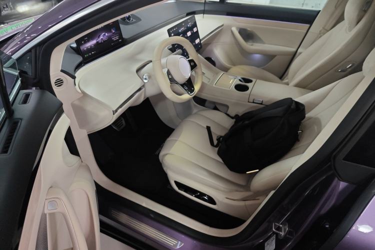 Used Hima Luxeed R7 2024 All-Electric 667 km Max Driver Seat