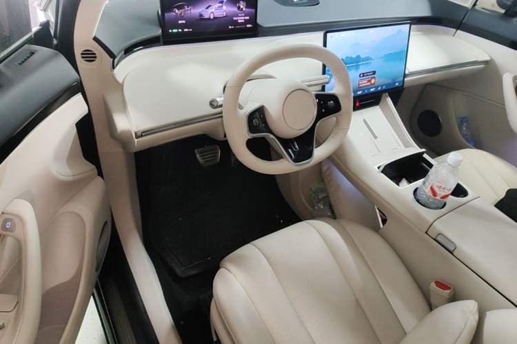 Used Hima Luxeed R7 2024 All-Electric 802 km Max Driver Seat
