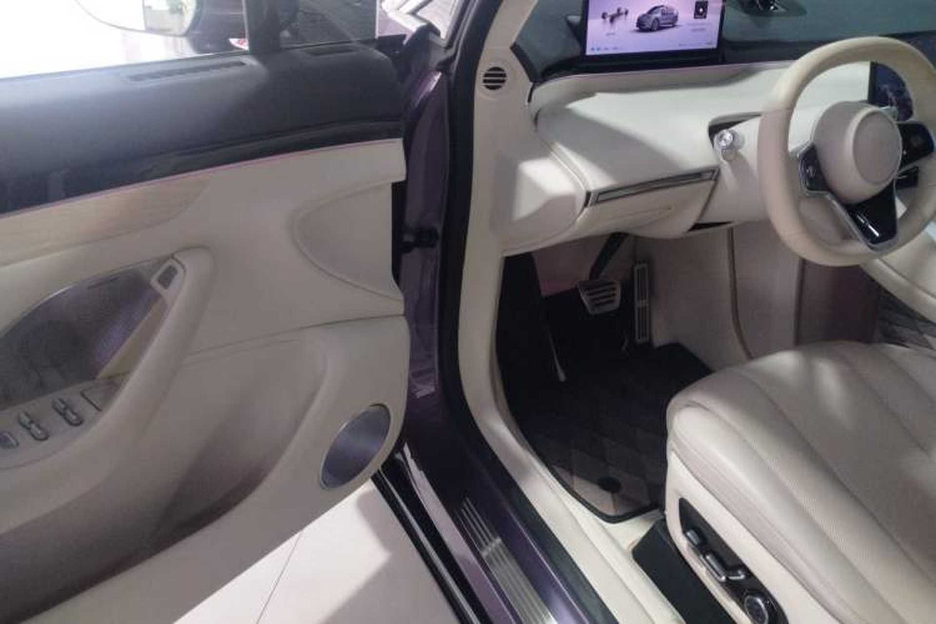 Used Hima Luxeed R7 2024 All-Electric 667 km Max Driver Seat