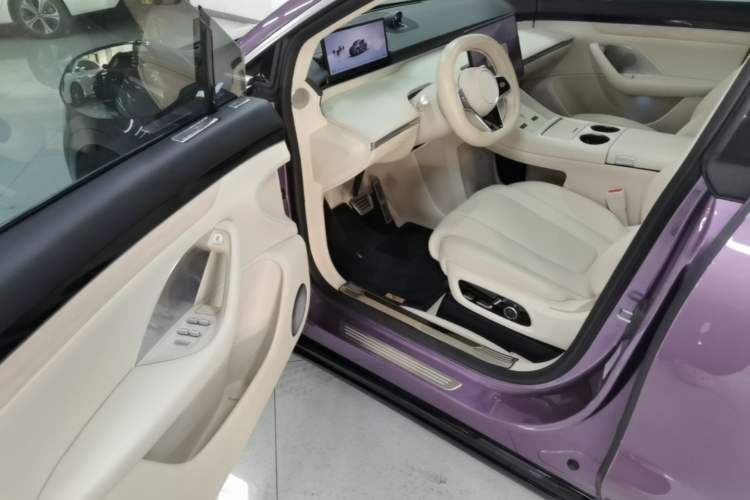 Used Hima Luxeed R7 2024 All-Electric 802 km Max Driver Seat