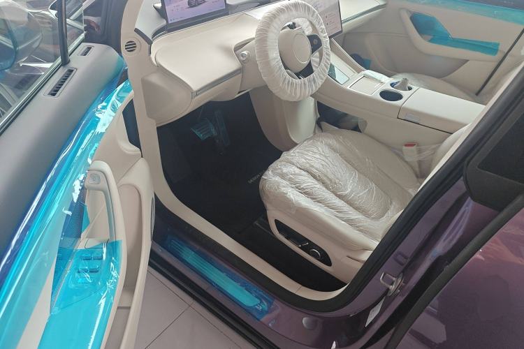 Used Hima Luxeed R7 2024 All-Electric 667 km Max Driver Seat