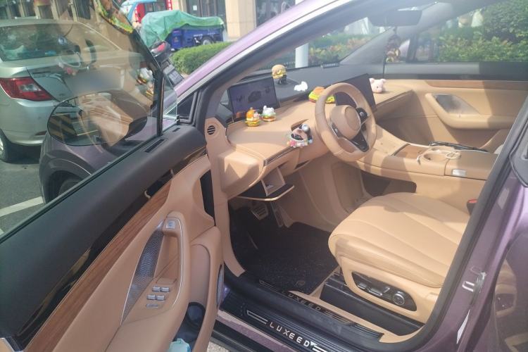 Used Hima Luxeed R7 2024 All-Electric 667 km Max Driver Seat
