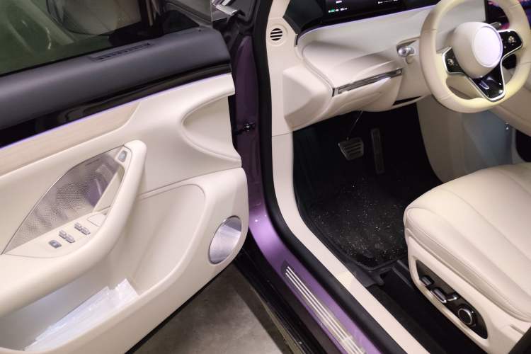 Used Hima Luxeed R7 2024 All-Electric 736 km Ultra Driver Seat