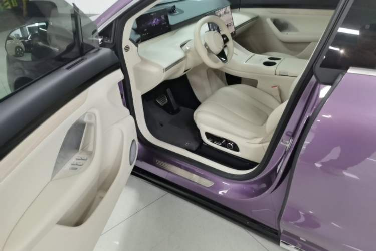 Used Hima Luxeed R7 2024 All-Electric 802 km Max Driver Seat
