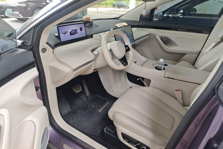 Used Hima Luxeed R7 2024 All-Electric 802 km Max Driver Seat