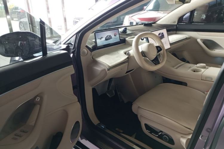 Used Hima Luxeed R7 2024 All-Electric 802 km Max Driver Seat