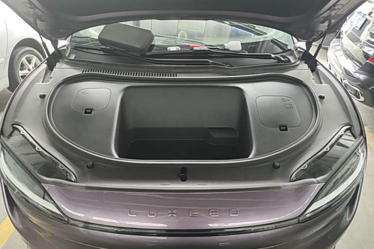 Used Hima Luxeed R7 2024 All-Electric 667 km Max Engine Bay