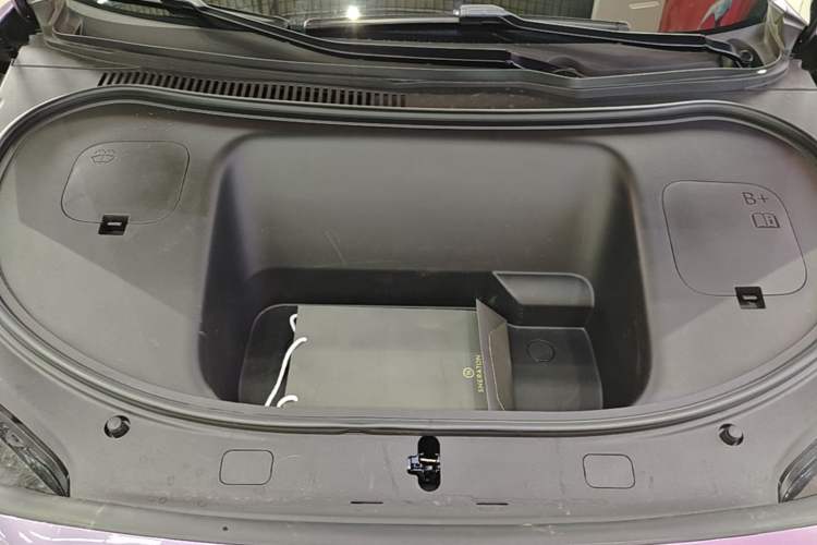 Used Hima Luxeed R7 2024 All-Electric 667 km Max Engine Bay