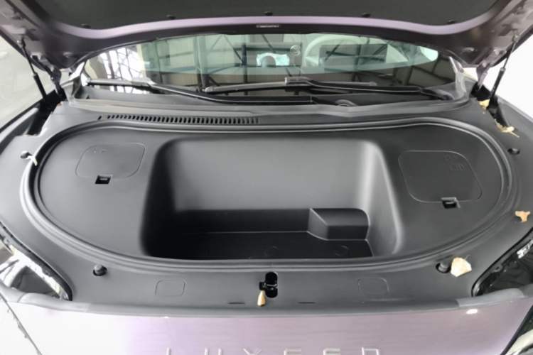 Used Hima Luxeed R7 2024 All-Electric 802 km Max Engine Bay