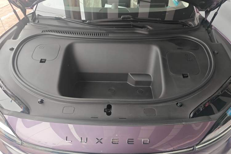 Used Hima Luxeed R7 2024 All-Electric 667 km Max Engine Bay