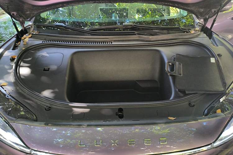 Used Hima Luxeed R7 2024 All-Electric 802 km Max Engine Bay