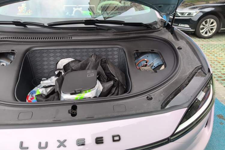 Used Hima Luxeed R7 2024 All-Electric 736 km Ultra Engine Bay Left