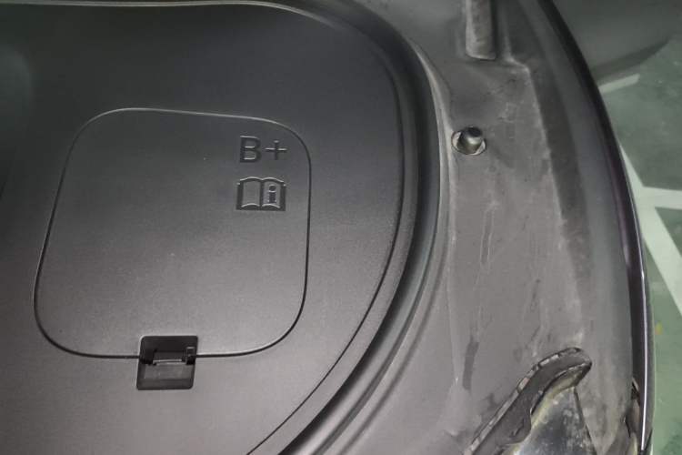 Used Hima Luxeed R7 2024 All-Electric 802 km Max Engine Bay Left