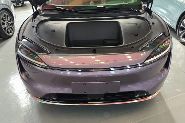 Used Hima Luxeed R7 2024 All-Electric 802 km Max Engine Bay