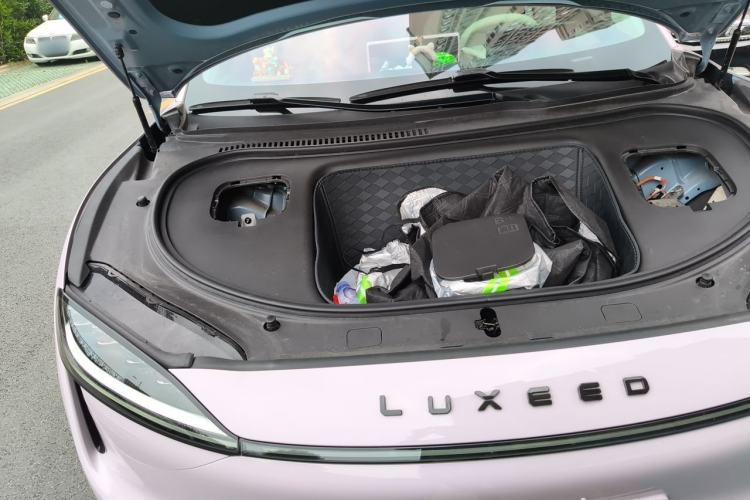 Used Hima Luxeed R7 2024 All-Electric 736 km Ultra Engine Bay Right