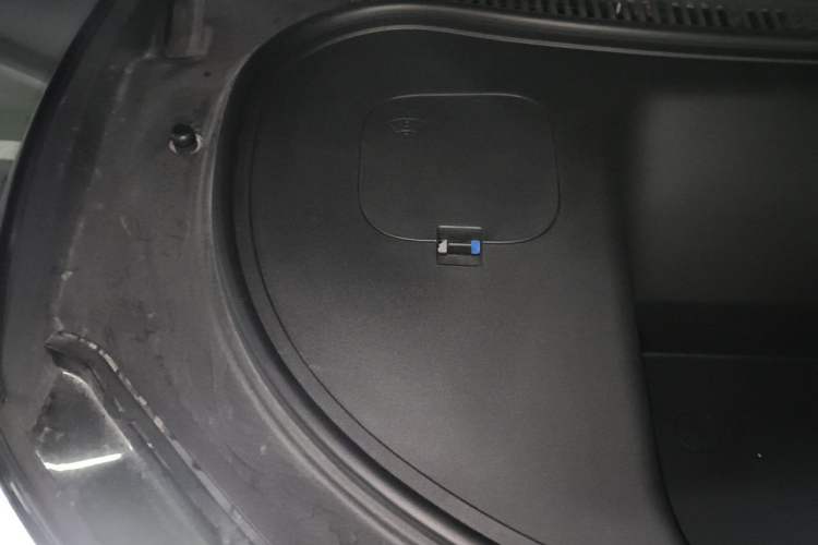 Used Hima Luxeed R7 2024 All-Electric 802 km Max Engine Bay Right