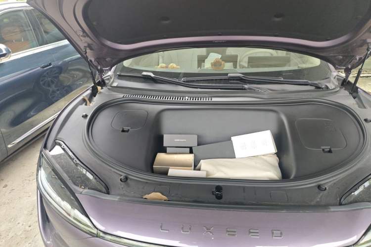 Used Hima Luxeed R7 2024 All-Electric 802 km Max Engine Bay Right