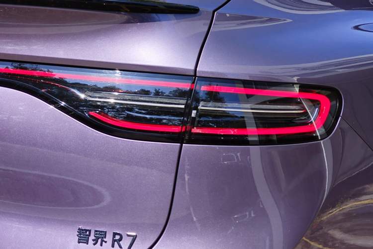 Used Hima Luxeed R7 2024 All-Electric 667 km Max Exterior 10