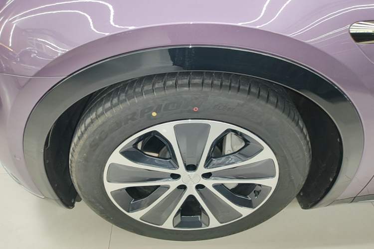 Used Hima Luxeed R7 2024 All-Electric 802 km Max Exterior 4