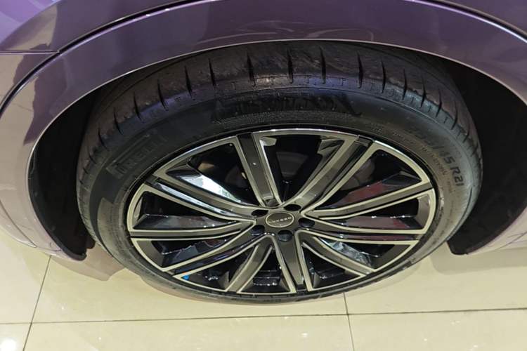 Used Hima Luxeed R7 2024 All-Electric 667 km Max Exterior 4