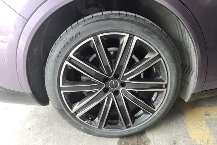 Used Hima Luxeed R7 2024 All-Electric 667 km Max Exterior 5