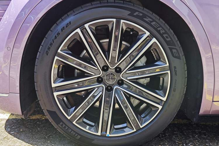 Used Hima Luxeed R7 2024 All-Electric 667 km Max Exterior 5