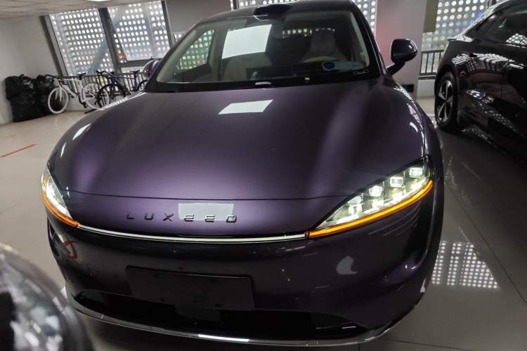 Used Hima Luxeed R7 2024 All-Electric 667 km Max Front