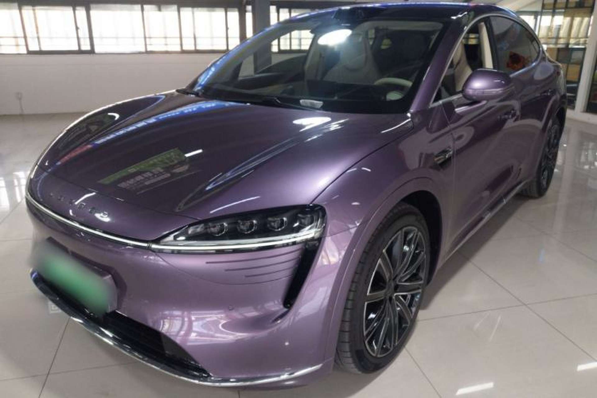 Used Hima Luxeed R7 2024 All-Electric 667 km Max Front Left 45 Deg