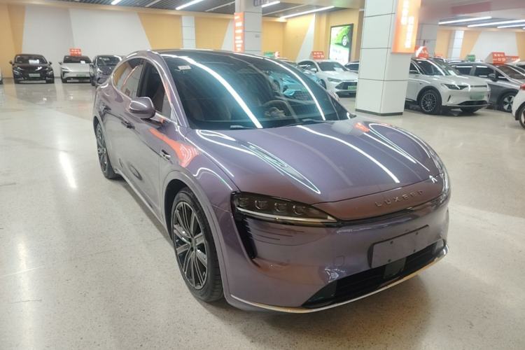 Used Hima Luxeed R7 2024 Pure Electric 667km Pro Front Right 45 Deg