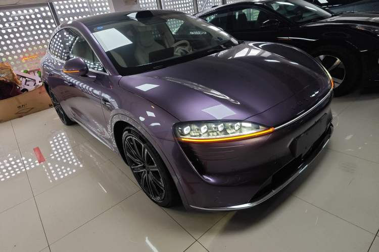Used Hima Luxeed R7 2024 All-Electric 667 km Max Front Right 45 Deg