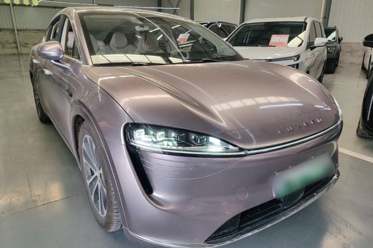 Used Hima Luxeed R7 2024 Pure Electric 667km Pro Front Right 45 Deg