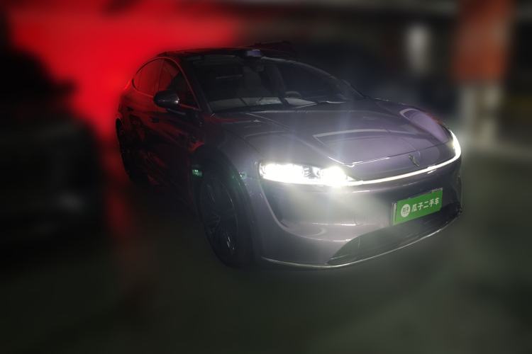 Used Hima Luxeed R7 2024 All-Electric 736 km Ultra Front Right 45 Deg
