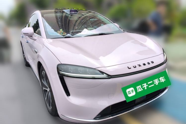 Used Hima Luxeed R7 2024 All-Electric 736 km Ultra Front Right 45 Deg