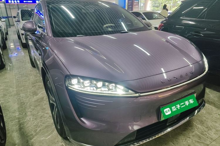Used Hima Luxeed R7 2024 Pure Electric 667km Pro Front Right 45 Deg