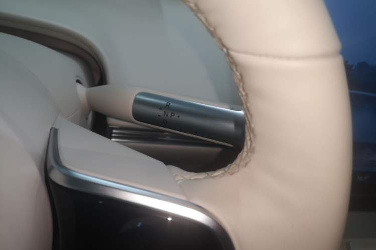 Used Hima Luxeed R7 2024 All-Electric 802 km Max Gear Lever