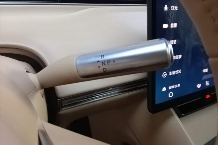 Used Hima Luxeed R7 2024 All-Electric 667 km Max Gear Lever