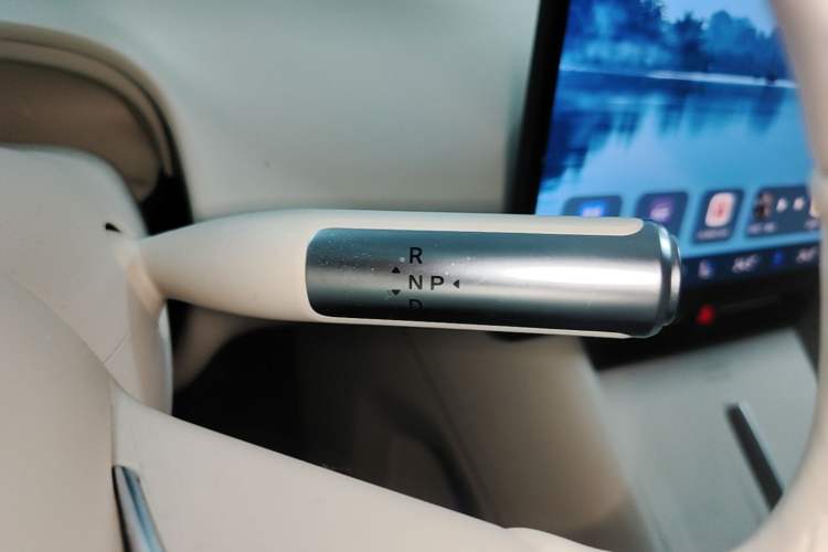 Used Hima Luxeed R7 2024 All-Electric 802 km Max Gear Lever