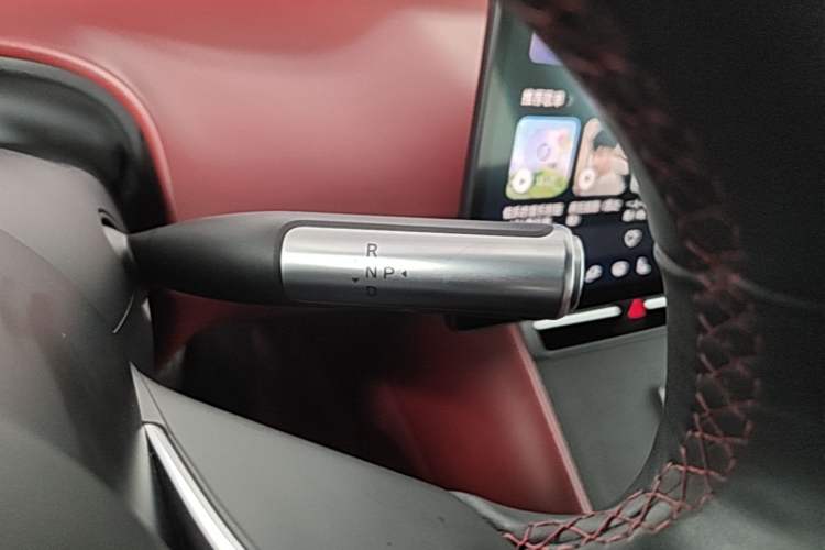 Used Hima Luxeed R7 2024 All-Electric 667 km Max Gear Lever
