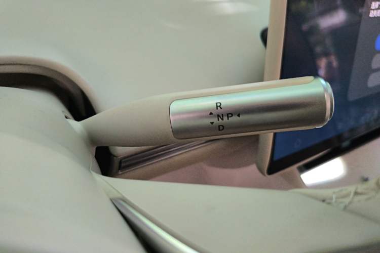 Used Hima Luxeed R7 2024 All-Electric 802 km Max Gear Lever